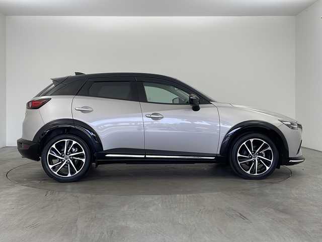 マツダ ＣＸ－３ 15S ビビッド モノトーン 兵庫県 2024(令6)年 1万km ベージュⅡ ・純正ナビ/Bluetooth/テレビ/Apple car play/Android Auto/USB/・全方位カメラ/・衝突軽減ブレーキ/・パーキングアシスト/・レーダークルーズコントロール/・車線逸脱警報システム/・オートマチックハイビーム/・ドライバーアテンションアラート/・前後クリアランスソナー/・誤発信発進抑制機能（前進時・後退時）/・横滑り防止装置/・ヘッドアップディスプレイ/・ステアリングヒーター/・パドルシフト/・レザーシート/・シートヒーター/・パワーシート/・電動パーキングブレーキ/・オートブレーキホールド/・純正18インチアルミホイール/・LEDヘッドライト/・純正前後ドライブレコーダー/・プッシュスタート/・スマートキー/・スペアキー