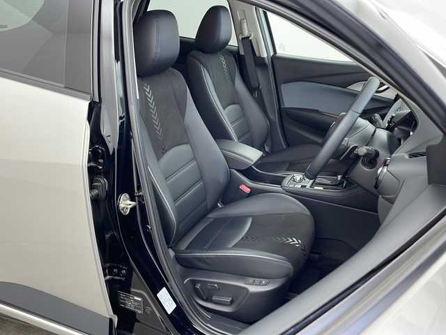 マツダ ＣＸ－３ 15S ビビッド モノトーン 兵庫県 2024(令6)年 1万km ベージュⅡ ・純正ナビ/Bluetooth/テレビ/Apple car play/Android Auto/USB/・全方位カメラ/・衝突軽減ブレーキ/・パーキングアシスト/・レーダークルーズコントロール/・車線逸脱警報システム/・オートマチックハイビーム/・ドライバーアテンションアラート/・前後クリアランスソナー/・誤発信発進抑制機能（前進時・後退時）/・横滑り防止装置/・ヘッドアップディスプレイ/・ステアリングヒーター/・パドルシフト/・レザーシート/・シートヒーター/・パワーシート/・電動パーキングブレーキ/・オートブレーキホールド/・純正18インチアルミホイール/・LEDヘッドライト/・純正前後ドライブレコーダー/・プッシュスタート/・スマートキー/・スペアキー