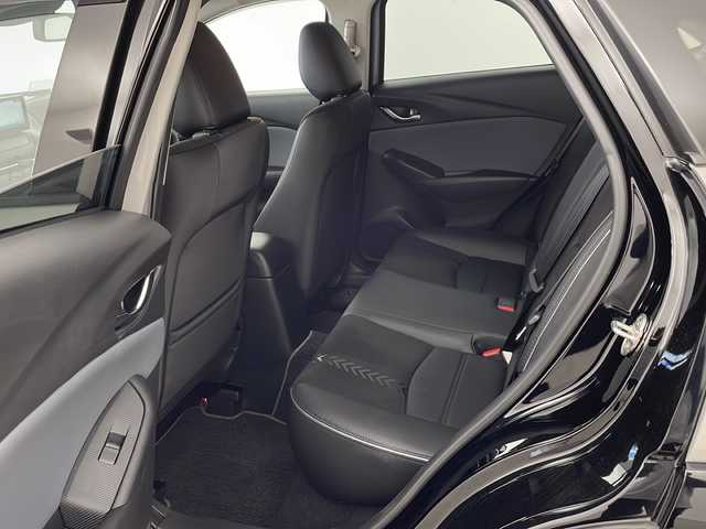 マツダ ＣＸ－３ 15S ビビッド モノトーン 兵庫県 2024(令6)年 1万km ベージュⅡ ・純正ナビ/Bluetooth/テレビ/Apple car play/Android Auto/USB/・全方位カメラ/・衝突軽減ブレーキ/・パーキングアシスト/・レーダークルーズコントロール/・車線逸脱警報システム/・オートマチックハイビーム/・ドライバーアテンションアラート/・前後クリアランスソナー/・誤発信発進抑制機能（前進時・後退時）/・横滑り防止装置/・ヘッドアップディスプレイ/・ステアリングヒーター/・パドルシフト/・レザーシート/・シートヒーター/・パワーシート/・電動パーキングブレーキ/・オートブレーキホールド/・純正18インチアルミホイール/・LEDヘッドライト/・純正前後ドライブレコーダー/・プッシュスタート/・スマートキー/・スペアキー