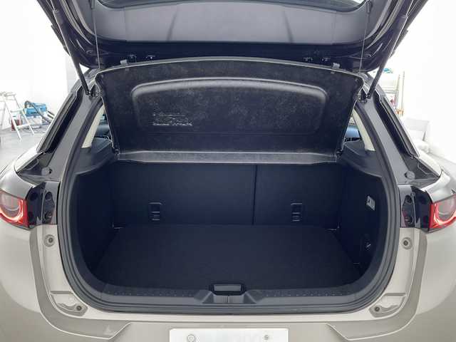 マツダ ＣＸ－３ 15S ビビッド モノトーン 兵庫県 2024(令6)年 1万km ベージュⅡ ・純正ナビ/Bluetooth/テレビ/Apple car play/Android Auto/USB/・全方位カメラ/・衝突軽減ブレーキ/・パーキングアシスト/・レーダークルーズコントロール/・車線逸脱警報システム/・オートマチックハイビーム/・ドライバーアテンションアラート/・前後クリアランスソナー/・誤発信発進抑制機能（前進時・後退時）/・横滑り防止装置/・ヘッドアップディスプレイ/・ステアリングヒーター/・パドルシフト/・レザーシート/・シートヒーター/・パワーシート/・電動パーキングブレーキ/・オートブレーキホールド/・純正18インチアルミホイール/・LEDヘッドライト/・純正前後ドライブレコーダー/・プッシュスタート/・スマートキー/・スペアキー