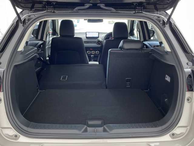 マツダ ＣＸ－３ 15S ビビッド モノトーン 兵庫県 2024(令6)年 1万km ベージュⅡ ・純正ナビ/Bluetooth/テレビ/Apple car play/Android Auto/USB/・全方位カメラ/・衝突軽減ブレーキ/・パーキングアシスト/・レーダークルーズコントロール/・車線逸脱警報システム/・オートマチックハイビーム/・ドライバーアテンションアラート/・前後クリアランスソナー/・誤発信発進抑制機能（前進時・後退時）/・横滑り防止装置/・ヘッドアップディスプレイ/・ステアリングヒーター/・パドルシフト/・レザーシート/・シートヒーター/・パワーシート/・電動パーキングブレーキ/・オートブレーキホールド/・純正18インチアルミホイール/・LEDヘッドライト/・純正前後ドライブレコーダー/・プッシュスタート/・スマートキー/・スペアキー