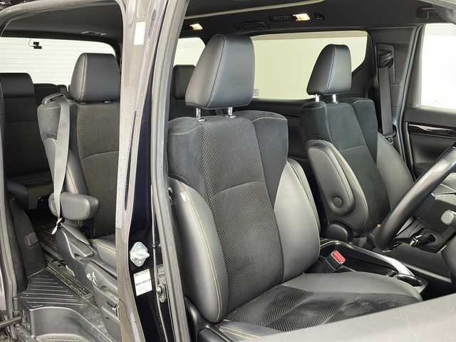 トヨタ アルファード S タイプゴールド 兵庫県 2020(令2)年 6.2万km スパークリングブラックパールクリスタルシャイン ・純正８インチナビ/CD/DVD/Bluetooth/TV/USB/・純正12.1インチリアフリップダウンモニター/・バックカメラ/・ビルトインETC/・Toyota　Safety　Sense/・プリクラッシュセーフティ/・レーントレーシングアシスト/・レーダークルーズコントロール/・ロードサインアシスト/・アダプティブハイビームシステム/・ブラインドスポットモニター/・クリアランスソナー/・リヤクロストラフィックアラート/・先行車発進告知/・デジタルインナーミラー/・前後ドライブレコーダー/・両側パワースライドドア/・パワーバックドア/・純正18インチアルミホイール/・純正フロアマット/・三眼LEDヘッドライト/・オートライト/・プッシュスタート/・スマートキー