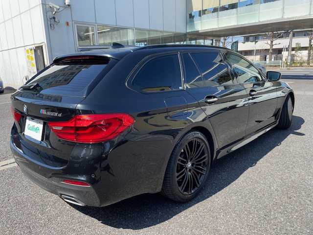 ＢＭＷ ５２３ｄ ツーリング Mスポーツ 東京都 2019(令1)年 5.3万km サファイアブラックP ドライビングアシストプラス（詳細は検査員記入欄参照）/パーキングアシストプラス（パークディスタンスコントロール・3Dビューカメラ・パーキングアシスト）/保証書・取説・ナビ取説/Egプッシュスタート・スマートキー×2/革巻きステアリング・パドルシフト・オートチルトステア/アイドリングストップ/カラーヘッドアップディスプレイ/ドライブモードセレクト/アダプティブクルーズコントロール/黒アルカンターラ/クロスコンビスポーツシート/前席パワーシート（運転席メモリ付）＆ヒーター/純正10.2インチHDDナビ・フルセグTV/DVD/CD/BT/USB/ハーマン/カードンサラウンドサウンドシステム/ミラー型ETC/純正前後ドラレコ/クリアランスソナー/純正19インチアルミ・Mスポーツサスペンション/アダプティブLEDヘッドライト・LEDフォグ・オートライト・リアフォグ・ハイビームアシスト/ブラックルーフレール/AUTO HOLD/トノカバー・ラゲッジトレー