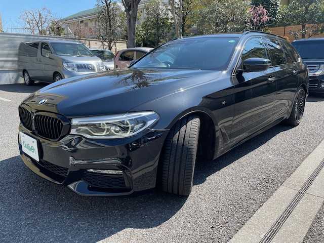 ＢＭＷ ５２３ｄ ツーリング Mスポーツ 東京都 2019(令1)年 5.3万km サファイアブラックP ドライビングアシストプラス（詳細は検査員記入欄参照）/パーキングアシストプラス（パークディスタンスコントロール・3Dビューカメラ・パーキングアシスト）/保証書・取説・ナビ取説/Egプッシュスタート・スマートキー×2/革巻きステアリング・パドルシフト・オートチルトステア/アイドリングストップ/カラーヘッドアップディスプレイ/ドライブモードセレクト/アダプティブクルーズコントロール/黒アルカンターラ/クロスコンビスポーツシート/前席パワーシート（運転席メモリ付）＆ヒーター/純正10.2インチHDDナビ・フルセグTV/DVD/CD/BT/USB/ハーマン/カードンサラウンドサウンドシステム/ミラー型ETC/純正前後ドラレコ/クリアランスソナー/純正19インチアルミ・Mスポーツサスペンション/アダプティブLEDヘッドライト・LEDフォグ・オートライト・リアフォグ・ハイビームアシスト/ブラックルーフレール/AUTO HOLD/トノカバー・ラゲッジトレー