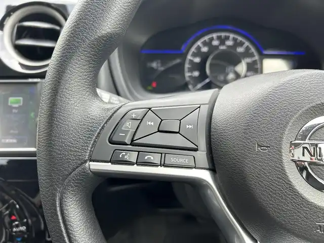日産 ノート e－パワー X 香川県 2017(平29)年 1.2万km ブリリアントホワイトパール ワンオーナー/純正ナビ【MJ116D-W】/フルセグTV/Bluetooth/USB/CD/SD/インテリジェントアラウンドビューモニター/インテリジェントエマージェンシーブレーキ/車線逸脱警報/デジタルインナーミラー/純正フロアマット/ETC/プッシュスタート/スマートキーx2/新車時保証書/取扱説明書