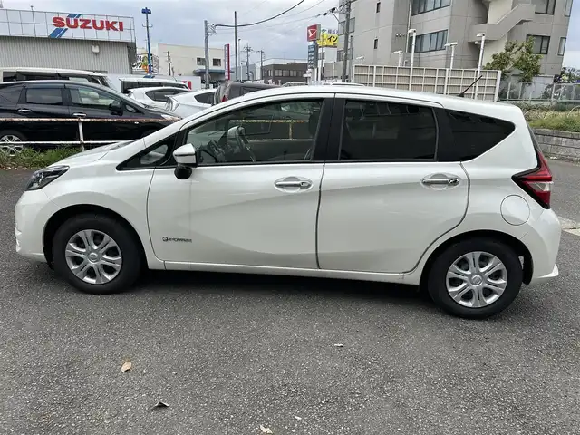 日産 ノート e－パワー X 香川県 2017(平29)年 1.2万km ブリリアントホワイトパール ワンオーナー/純正ナビ【MJ116D-W】/フルセグTV/Bluetooth/USB/CD/SD/インテリジェントアラウンドビューモニター/インテリジェントエマージェンシーブレーキ/車線逸脱警報/デジタルインナーミラー/純正フロアマット/ETC/プッシュスタート/スマートキーx2/新車時保証書/取扱説明書