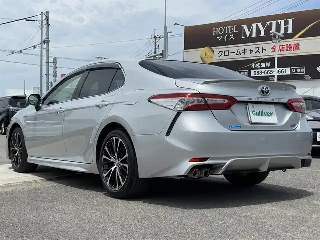 トヨタ カムリ WSレザーパッケージ 徳島県 2019(平31)年 1.2万km シルバーM 純正ナビ/(CD・DVD/Bluetooth/TV)/バックカメラ/ステアリングスイッチ/純正ビルトインETC/純正前方ドライブレコーダー/衝突被害軽減ブレーキ/追従機能付クルーズコントロール/レーンキープアシスト/ブラインドスポットモニター/リヤクロストラフィックアラート/ヘッドアップディスプレイ/サンルーフ/革調シート/パワーシート/シートヒーター/LEDヘッドライト/オートマチックハイビーム/オートライト/フロントフォグライト/電動パーキングブレーキ/ブレーキホールド/純正18インチアルミホイール/サイドバイザー/スマートキー/純正フロアマット