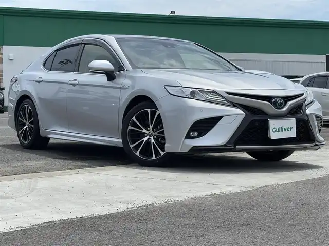トヨタ カムリ WSレザーパッケージ 徳島県 2019(平31)年 1.2万km シルバーM 純正ナビ/(CD・DVD/Bluetooth/TV)/バックカメラ/ステアリングスイッチ/純正ビルトインETC/純正前方ドライブレコーダー/衝突被害軽減ブレーキ/追従機能付クルーズコントロール/レーンキープアシスト/ブラインドスポットモニター/リヤクロストラフィックアラート/ヘッドアップディスプレイ/サンルーフ/革調シート/パワーシート/シートヒーター/LEDヘッドライト/オートマチックハイビーム/オートライト/フロントフォグライト/電動パーキングブレーキ/ブレーキホールド/純正18インチアルミホイール/サイドバイザー/スマートキー/純正フロアマット