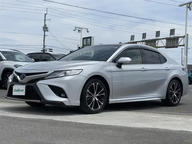 トヨタ カムリ WSレザーパッケージ 徳島県 2019(平31)年 1.2万km シルバーM 純正ナビ/(CD・DVD/Bluetooth/TV)/バックカメラ/ステアリングスイッチ/純正ビルトインETC/純正前方ドライブレコーダー/衝突被害軽減ブレーキ/追従機能付クルーズコントロール/レーンキープアシスト/ブラインドスポットモニター/リヤクロストラフィックアラート/ヘッドアップディスプレイ/サンルーフ/革調シート/パワーシート/シートヒーター/LEDヘッドライト/オートマチックハイビーム/オートライト/フロントフォグライト/電動パーキングブレーキ/ブレーキホールド/純正18インチアルミホイール/サイドバイザー/スマートキー/純正フロアマット