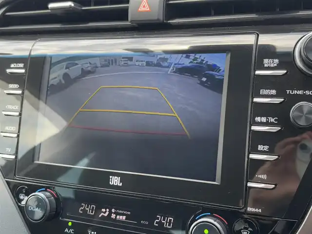 トヨタ カムリ WSレザーパッケージ 徳島県 2019(平31)年 1.2万km シルバーM 純正ナビ/(CD・DVD/Bluetooth/TV)/バックカメラ/ステアリングスイッチ/純正ビルトインETC/純正前方ドライブレコーダー/衝突被害軽減ブレーキ/追従機能付クルーズコントロール/レーンキープアシスト/ブラインドスポットモニター/リヤクロストラフィックアラート/ヘッドアップディスプレイ/サンルーフ/革調シート/パワーシート/シートヒーター/LEDヘッドライト/オートマチックハイビーム/オートライト/フロントフォグライト/電動パーキングブレーキ/ブレーキホールド/純正18インチアルミホイール/サイドバイザー/スマートキー/純正フロアマット