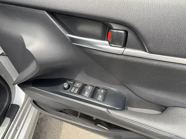 トヨタ カムリ WSレザーパッケージ 徳島県 2019(平31)年 1.2万km シルバーM 純正ナビ/(CD・DVD/Bluetooth/TV)/バックカメラ/ステアリングスイッチ/純正ビルトインETC/純正前方ドライブレコーダー/衝突被害軽減ブレーキ/追従機能付クルーズコントロール/レーンキープアシスト/ブラインドスポットモニター/リヤクロストラフィックアラート/ヘッドアップディスプレイ/サンルーフ/革調シート/パワーシート/シートヒーター/LEDヘッドライト/オートマチックハイビーム/オートライト/フロントフォグライト/電動パーキングブレーキ/ブレーキホールド/純正18インチアルミホイール/サイドバイザー/スマートキー/純正フロアマット