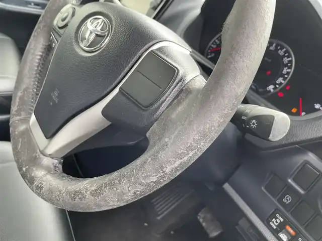 トヨタ ヴォクシー ZS 大阪府 2014(平26)年 12.5万km ブラック (株)IDOMが運営する【じしゃロン東大阪店】の自社ローン専用車両になります。こちらは現金またはオートローンご利用時の価格です。自社ローンご希望の方は別途その旨お申付け下さい/純正SDナビ【NSZT-W62G】/バックカメラ/アルパイン製フリップダウンモニター/社外フロントグリル/社外18インチアルミ/ローダウン/両側パワースライドドア/スマートキー＆プッシュスタート/アイドリングストップ/革調シートカバー/LEDヘッドライト