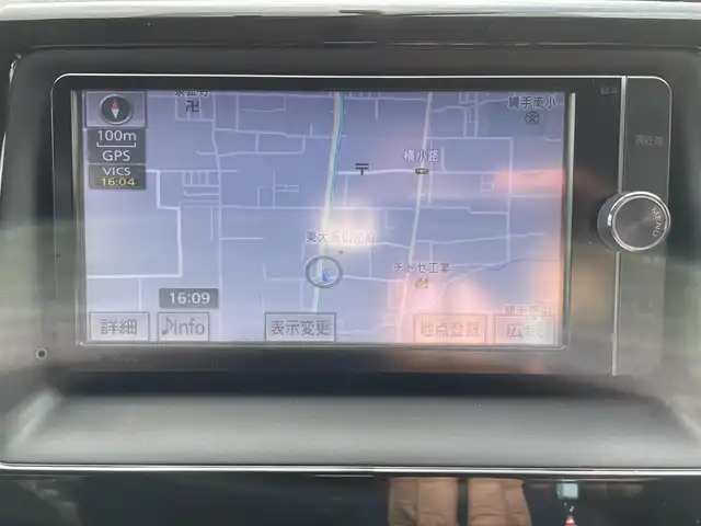 トヨタ ヴォクシー ZS 大阪府 2014(平26)年 12.5万km ブラック (株)IDOMが運営する【じしゃロン東大阪店】の自社ローン専用車両になります。こちらは現金またはオートローンご利用時の価格です。自社ローンご希望の方は別途その旨お申付け下さい/純正SDナビ【NSZT-W62G】/バックカメラ/アルパイン製フリップダウンモニター/社外フロントグリル/社外18インチアルミ/ローダウン/両側パワースライドドア/スマートキー＆プッシュスタート/アイドリングストップ/革調シートカバー/LEDヘッドライト