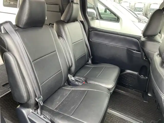 トヨタ ヴォクシー ZS 大阪府 2014(平26)年 12.5万km ブラック (株)IDOMが運営する【じしゃロン東大阪店】の自社ローン専用車両になります。こちらは現金またはオートローンご利用時の価格です。自社ローンご希望の方は別途その旨お申付け下さい/純正SDナビ【NSZT-W62G】/バックカメラ/アルパイン製フリップダウンモニター/社外フロントグリル/社外18インチアルミ/ローダウン/両側パワースライドドア/スマートキー＆プッシュスタート/アイドリングストップ/革調シートカバー/LEDヘッドライト