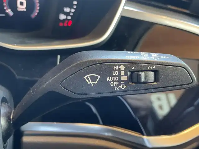 アウディ Ｑ３ SB 35TFSI Sライン 高知県 2020(令2)年 0.8万km パール ワンオーナー車/純正メモリナビ/【フルセグTV/BT/USB/SD】/ベーシックパッケージ/・シートヒーター(前席)/・パワーシート(前席)/・オートマチックテールゲート/アシスタンスパッケージ/・アダプティブクルーズアシスト/・ハイビームアシスト/Audiプレセンス/Audiサイドアシスト/レーン逸脱警告システム/バーチャルコックピット/レーダー探知機/置くだけ充電/純正ドライブレコーダー(前後)/360°カメラ/パドルシフト/純正19インチAW/LEDヘッドライト/オートライト/リアフォグライト/純正フロアマット/ETC2.0/コーナーセンサー