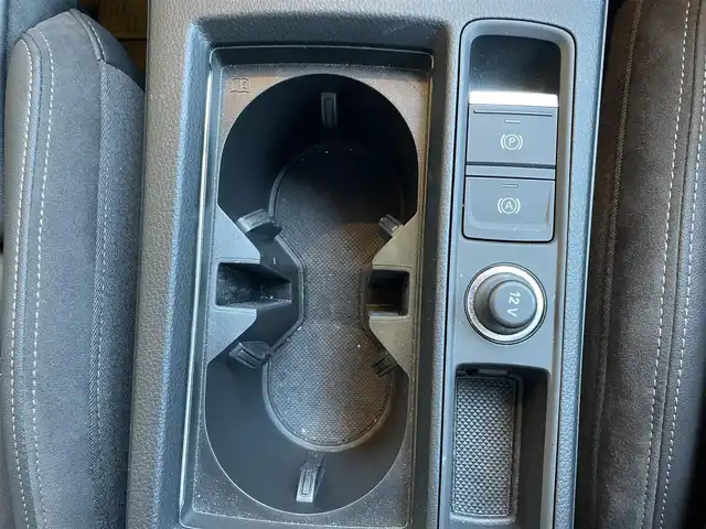 アウディ Ｑ３ SB 35TFSI Sライン 高知県 2020(令2)年 0.8万km パール ワンオーナー車/純正メモリナビ/【フルセグTV/BT/USB/SD】/ベーシックパッケージ/・シートヒーター(前席)/・パワーシート(前席)/・オートマチックテールゲート/アシスタンスパッケージ/・アダプティブクルーズアシスト/・ハイビームアシスト/Audiプレセンス/Audiサイドアシスト/レーン逸脱警告システム/バーチャルコックピット/レーダー探知機/置くだけ充電/純正ドライブレコーダー(前後)/360°カメラ/パドルシフト/純正19インチAW/LEDヘッドライト/オートライト/リアフォグライト/純正フロアマット/ETC2.0/コーナーセンサー