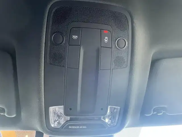 アウディ Ｑ３ SB 35TFSI Sライン 高知県 2020(令2)年 0.8万km パール ワンオーナー車/純正メモリナビ/【フルセグTV/BT/USB/SD】/ベーシックパッケージ/・シートヒーター(前席)/・パワーシート(前席)/・オートマチックテールゲート/アシスタンスパッケージ/・アダプティブクルーズアシスト/・ハイビームアシスト/Audiプレセンス/Audiサイドアシスト/レーン逸脱警告システム/バーチャルコックピット/レーダー探知機/置くだけ充電/純正ドライブレコーダー(前後)/360°カメラ/パドルシフト/純正19インチAW/LEDヘッドライト/オートライト/リアフォグライト/純正フロアマット/ETC2.0/コーナーセンサー