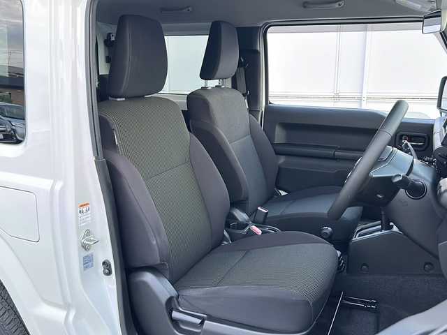 スズキ ジムニー XC 岩手県 2019(令1)年 3.3万km ピュアホワイトP 純正ナビ　バックカメラ　Ｂｌｕｅｔｏｏｔｈ　ＣＤ　ＤＶＤ　フルセグ　クルコン　シートヒーター　純正１６ＡＷ　ＬＥＤオートライト　ヘッドライトウォッシャー　フォグランプ　ダウンヒルアシスト　背面タイヤ