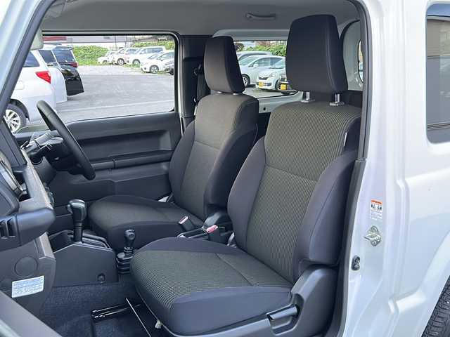 スズキ ジムニー XC 岩手県 2019(令1)年 3.3万km ピュアホワイトP 純正ナビ　バックカメラ　Ｂｌｕｅｔｏｏｔｈ　ＣＤ　ＤＶＤ　フルセグ　クルコン　シートヒーター　純正１６ＡＷ　ＬＥＤオートライト　ヘッドライトウォッシャー　フォグランプ　ダウンヒルアシスト　背面タイヤ