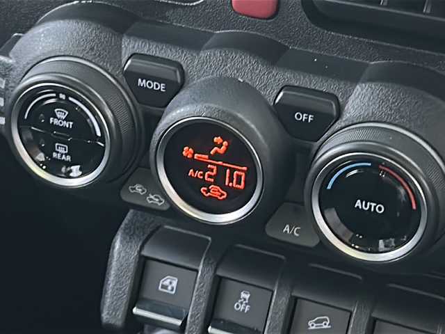 スズキ ジムニー XC 岩手県 2019(令1)年 3.3万km ピュアホワイトP 純正ナビ　バックカメラ　Ｂｌｕｅｔｏｏｔｈ　ＣＤ　ＤＶＤ　フルセグ　クルコン　シートヒーター　純正１６ＡＷ　ＬＥＤオートライト　ヘッドライトウォッシャー　フォグランプ　ダウンヒルアシスト　背面タイヤ