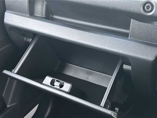 スズキ ジムニー XC 岩手県 2019(令1)年 3.3万km ピュアホワイトP 純正ナビ　バックカメラ　Ｂｌｕｅｔｏｏｔｈ　ＣＤ　ＤＶＤ　フルセグ　クルコン　シートヒーター　純正１６ＡＷ　ＬＥＤオートライト　ヘッドライトウォッシャー　フォグランプ　ダウンヒルアシスト　背面タイヤ