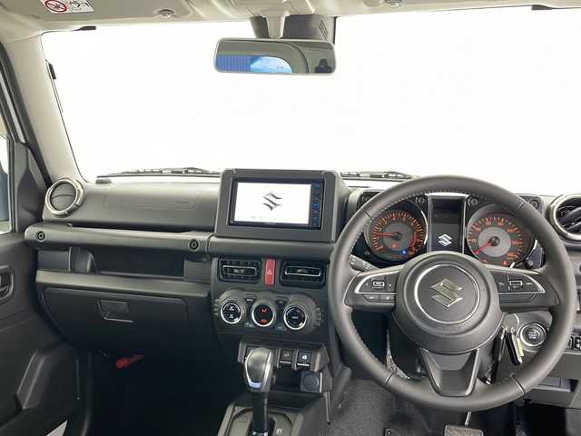 スズキ ジムニー XC 長野県 2019(令1)年 3.3万km ピュアホワイトP 4WD/社外メモリナビ&フルセグTV&CD&DVD&BT/クルーズコントロール/車線逸脱警報/衝突軽減ブレーキ/ダウンヒルアシストコントロール/前席シートヒーター/ステアリングスイッチ/バックカメラ/LEDヘッドライト/オートライト/フロントフォグランプ/電動格納ミラー/ウィンカーミラー/ドアミラーヒーター/純正16インチAW装着/プッシュスタート/スマートキー/スペアキー1本/取扱説明書/新車保証書