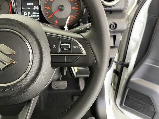 スズキ ジムニー XC 長野県 2019(令1)年 3.3万km ピュアホワイトP 4WD/社外メモリナビ&フルセグTV&CD&DVD&BT/クルーズコントロール/車線逸脱警報/衝突軽減ブレーキ/ダウンヒルアシストコントロール/前席シートヒーター/ステアリングスイッチ/バックカメラ/LEDヘッドライト/オートライト/フロントフォグランプ/電動格納ミラー/ウィンカーミラー/ドアミラーヒーター/純正16インチAW装着/プッシュスタート/スマートキー/スペアキー1本/取扱説明書/新車保証書