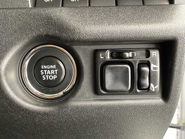 スズキ ジムニー XC 長野県 2019(令1)年 3.3万km ピュアホワイトP 4WD/社外メモリナビ&フルセグTV&CD&DVD&BT/クルーズコントロール/車線逸脱警報/衝突軽減ブレーキ/ダウンヒルアシストコントロール/前席シートヒーター/ステアリングスイッチ/バックカメラ/LEDヘッドライト/オートライト/フロントフォグランプ/電動格納ミラー/ウィンカーミラー/ドアミラーヒーター/純正16インチAW装着/プッシュスタート/スマートキー/スペアキー1本/取扱説明書/新車保証書