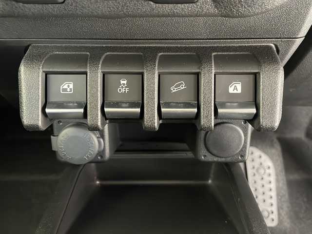 スズキ ジムニー XC 長野県 2019(令1)年 3.3万km ピュアホワイトP 4WD/社外メモリナビ&フルセグTV&CD&DVD&BT/クルーズコントロール/車線逸脱警報/衝突軽減ブレーキ/ダウンヒルアシストコントロール/前席シートヒーター/ステアリングスイッチ/バックカメラ/LEDヘッドライト/オートライト/フロントフォグランプ/電動格納ミラー/ウィンカーミラー/ドアミラーヒーター/純正16インチAW装着/プッシュスタート/スマートキー/スペアキー1本/取扱説明書/新車保証書