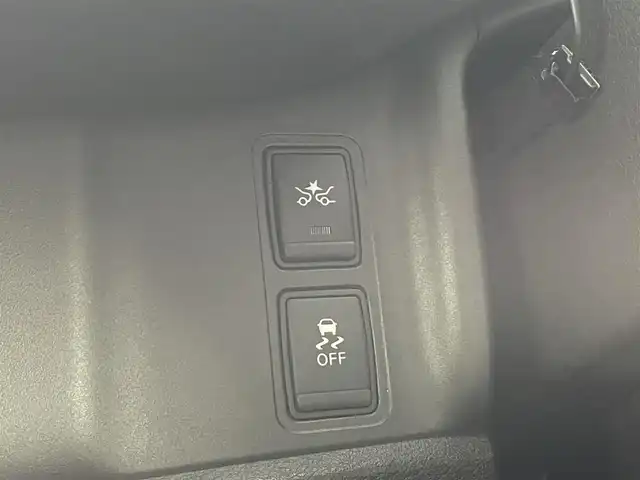 日産 セレナ ニスモ 埼玉県 2018(平30)年 2.3万km ダイヤモンドブラック 純正７型ナビ　両側電動　デジタルミラー　　３６０°　禁煙車　　追従クルコン　ＷＡＣ　パーキングアシスト　衝突軽減　レーンアシスト　フルセグＴＶ　ＣＤ　ＤＶＤ　ＢＴ　ビルトインＥＴＣ　純正マット