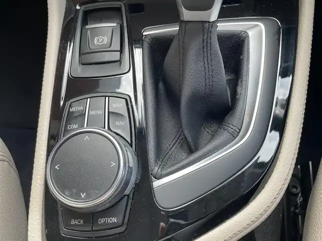 ＢＭＷ ２１８ｄ グランツアラー ラグジュアリー 高知県 2019(令1)年 5.8万km ミネラルホワイト 純正ナビ/　【AM/FM/Bluetooth】　/バックカメラ/ヘッドアップディスプレイ/白革シート/D/N席パワーシート/シートヒーター/クルーズコントロール/インテリジェントセーフティ/パワーバックドア/社外前後ドライブレコーダー/ミラー一体型ETC