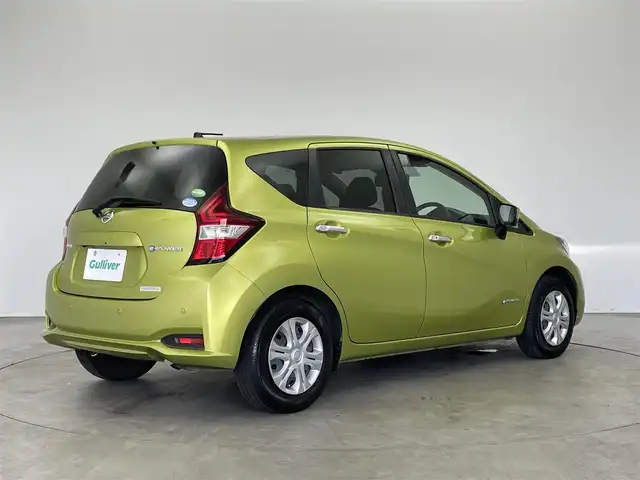 日産 ノート e－パワー X 埼玉県 2018(平30)年 8.1万km 緑 純正ナビ　アラウンドビューモニター　インテリジェントルームミラー　レーダークルーズコントロール　エマージェンシーブレーキ　純正フロアマット　コーナーセンサー　スマートキー　ＬＥＤヘッドライト　地デジ