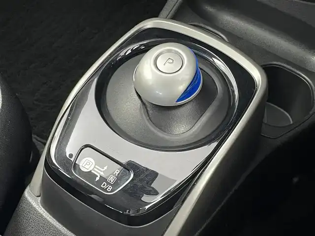 日産 ノート e－パワー X 埼玉県 2018(平30)年 8.1万km 緑 純正ナビ　アラウンドビューモニター　インテリジェントルームミラー　レーダークルーズコントロール　エマージェンシーブレーキ　純正フロアマット　コーナーセンサー　スマートキー　ＬＥＤヘッドライト　地デジ