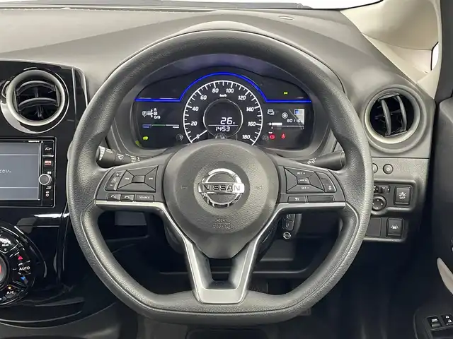 日産 ノート e－パワー X 埼玉県 2018(平30)年 8.1万km 緑 純正ナビ　アラウンドビューモニター　インテリジェントルームミラー　レーダークルーズコントロール　エマージェンシーブレーキ　純正フロアマット　コーナーセンサー　スマートキー　ＬＥＤヘッドライト　地デジ