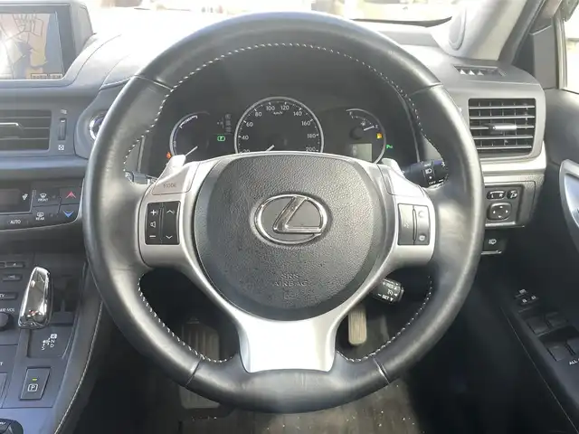 レクサス ＣＴ 200h バージョンC 宮崎県 2011(平23)年 8.2万km レッドマイカクリスタルシャイン 純正ナビゲーション/　AM FM CD DVD　BT/ＥＴＣ車載器　/バックカメラ　/クルーズコントロール　/パドルシフト　/ＬＥＤヘッドライト　/シートヒーター　/スマートキー　/プッシュスタート　/カラーコード３Ｒ１　/フォグランプ　/ＡＡＣ