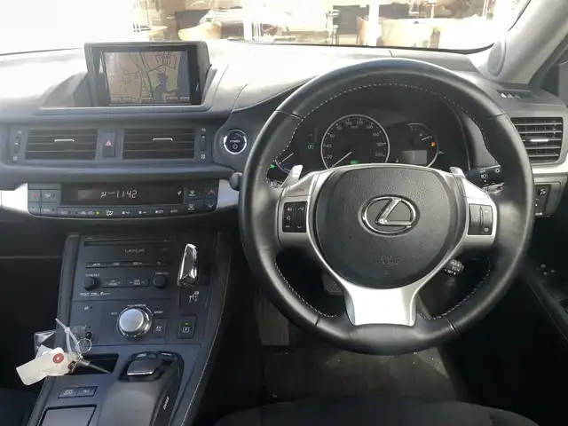 レクサス ＣＴ 200h バージョンC 宮崎県 2011(平23)年 8.2万km レッドマイカクリスタルシャイン 純正ナビゲーション/　AM FM CD DVD　BT/ＥＴＣ車載器　/バックカメラ　/クルーズコントロール　/パドルシフト　/ＬＥＤヘッドライト　/シートヒーター　/スマートキー　/プッシュスタート　/カラーコード３Ｒ１　/フォグランプ　/ＡＡＣ