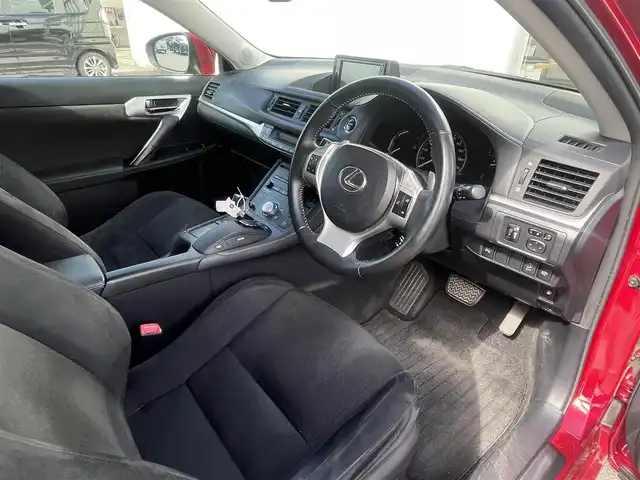 レクサス ＣＴ 200h バージョンC 宮崎県 2011(平23)年 8.2万km レッドマイカクリスタルシャイン 純正ナビゲーション/　AM FM CD DVD　BT/ＥＴＣ車載器　/バックカメラ　/クルーズコントロール　/パドルシフト　/ＬＥＤヘッドライト　/シートヒーター　/スマートキー　/プッシュスタート　/カラーコード３Ｒ１　/フォグランプ　/ＡＡＣ