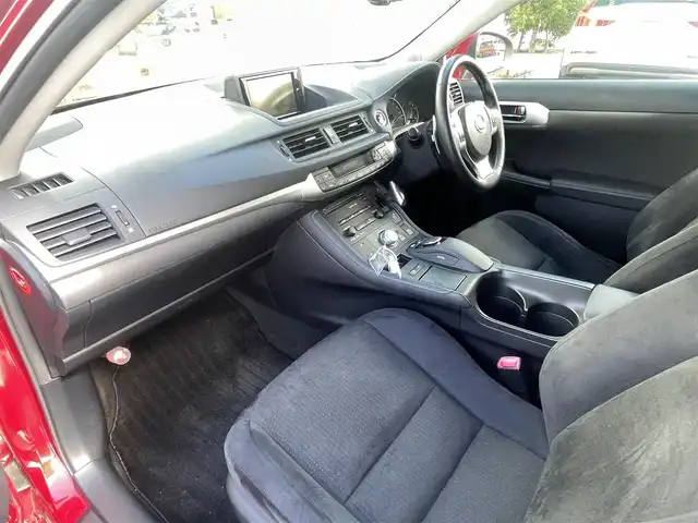 レクサス ＣＴ 200h バージョンC 宮崎県 2011(平23)年 8.2万km レッドマイカクリスタルシャイン 純正ナビゲーション/　AM FM CD DVD　BT/ＥＴＣ車載器　/バックカメラ　/クルーズコントロール　/パドルシフト　/ＬＥＤヘッドライト　/シートヒーター　/スマートキー　/プッシュスタート　/カラーコード３Ｒ１　/フォグランプ　/ＡＡＣ