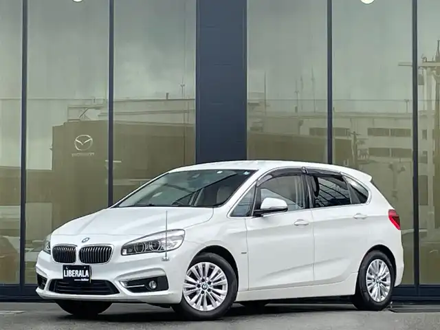 ＢＭＷ ２１８ｄ アクティブツアラー ラグジュアリー 石川県 2015(平27)年 5.1万km 白 コンフォートアクセス/インテリジェントセーフティ/白革シート/電動メモリシート/シートヒーター/純正ナビ/Bluetooth/CD/DVD/インナーミラー型ETC/クルーズコントロール/アイドリングストップ/電動リアゲート/前後ドライブレコーダー/後方クリアランスソナー/車線逸脱警告/スマートキー/プッシュスタート/純正ドアバイザー/LEDヘッドライト