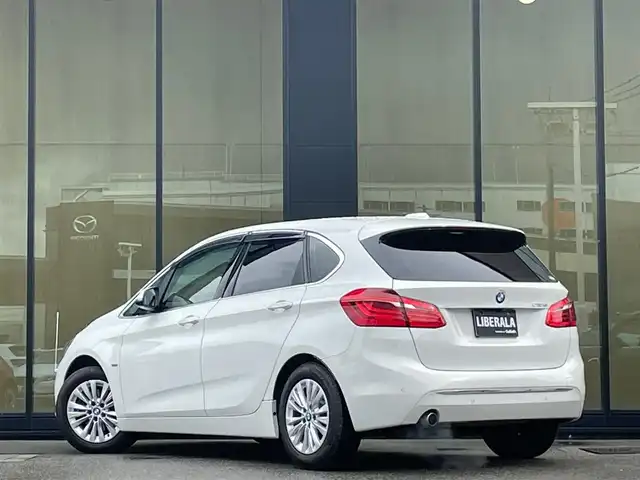 ＢＭＷ ２１８ｄ アクティブツアラー ラグジュアリー 石川県 2015(平27)年 5.1万km 白 コンフォートアクセス/インテリジェントセーフティ/白革シート/電動メモリシート/シートヒーター/純正ナビ/Bluetooth/CD/DVD/インナーミラー型ETC/クルーズコントロール/アイドリングストップ/電動リアゲート/前後ドライブレコーダー/後方クリアランスソナー/車線逸脱警告/スマートキー/プッシュスタート/純正ドアバイザー/LEDヘッドライト