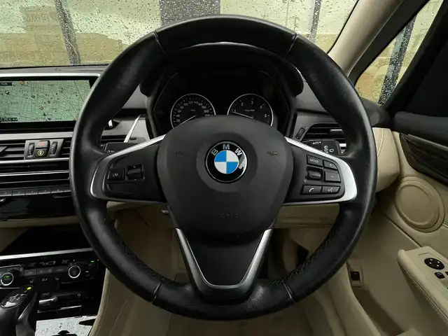 ＢＭＷ ２１８ｄ アクティブツアラー ラグジュアリー 石川県 2015(平27)年 5.1万km 白 コンフォートアクセス/インテリジェントセーフティ/白革シート/電動メモリシート/シートヒーター/純正ナビ/Bluetooth/CD/DVD/インナーミラー型ETC/クルーズコントロール/アイドリングストップ/電動リアゲート/前後ドライブレコーダー/後方クリアランスソナー/車線逸脱警告/スマートキー/プッシュスタート/純正ドアバイザー/LEDヘッドライト