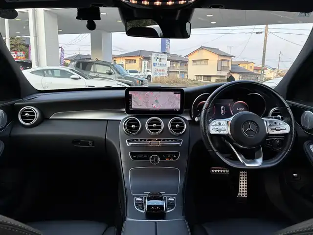 メルセデス・ベンツ Ｃ２２０ｄ 熊本県 2019(令1)年 5.2万km ダイヤモンドホワイト 純正ナビ/【フルセグTV/BT/AndroidAuto/AppleCarPlay】/バックカメラ/ドライブレコーダー（Q-03）/アダプティブクルーズコントロール/パドルシフト/アクティブパーキングアシスト/アイドリングストップ/アテンションアシスト/ヘッドアップディスプレイ/アクティブブレーキアシスト/レーンチェンジアシスト/ブラインドスポットアシスト/クリアランスソナー/横滑り防止機能/道路標識アシスト/黒革シート/前席パワーシート/前席シートメモリ/前席シートヒーター/ビルトインETC2.0/純正18インチAW/純正エアサス/オートライト/オートハイビーム/LEDヘッドライト/純正フロアマット/保証書/取扱説明書