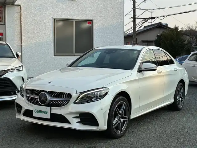 メルセデス・ベンツ Ｃ２２０ｄ 熊本県 2019(令1)年 5.2万km ダイヤモンドホワイト 純正ナビ/【フルセグTV/BT/AndroidAuto/AppleCarPlay】/バックカメラ/ドライブレコーダー（Q-03）/アダプティブクルーズコントロール/パドルシフト/アクティブパーキングアシスト/アイドリングストップ/アテンションアシスト/ヘッドアップディスプレイ/アクティブブレーキアシスト/レーンチェンジアシスト/ブラインドスポットアシスト/クリアランスソナー/横滑り防止機能/道路標識アシスト/黒革シート/前席パワーシート/前席シートメモリ/前席シートヒーター/ビルトインETC2.0/純正18インチAW/純正エアサス/オートライト/オートハイビーム/LEDヘッドライト/純正フロアマット/保証書/取扱説明書