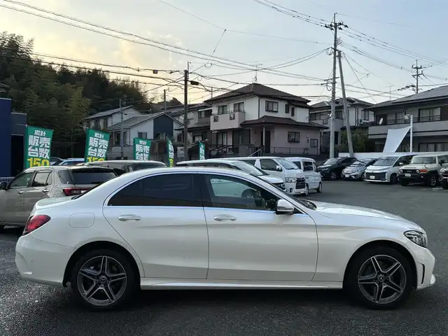 メルセデス・ベンツ Ｃ２２０ｄ 熊本県 2019(令1)年 5.2万km ダイヤモンドホワイト 純正ナビ/【フルセグTV/BT/AndroidAuto/AppleCarPlay】/バックカメラ/ドライブレコーダー（Q-03）/アダプティブクルーズコントロール/パドルシフト/アクティブパーキングアシスト/アイドリングストップ/アテンションアシスト/ヘッドアップディスプレイ/アクティブブレーキアシスト/レーンチェンジアシスト/ブラインドスポットアシスト/クリアランスソナー/横滑り防止機能/道路標識アシスト/黒革シート/前席パワーシート/前席シートメモリ/前席シートヒーター/ビルトインETC2.0/純正18インチAW/純正エアサス/オートライト/オートハイビーム/LEDヘッドライト/純正フロアマット/保証書/取扱説明書