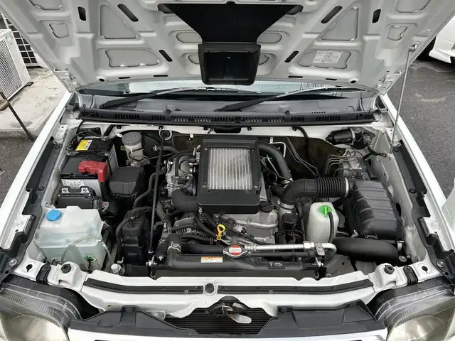 スズキ ジムニー ランドベンチャー 佐賀県 2015(平27)年 7.1万km パールホワイト 5MT/4WD/CDオーディオ/運転席シートヒーター/ハーフレザーシート/ETC/フォグランプ/純正16インチアルミホイール/スペアキー×１/リモコンキー/取扱説明書/保証書