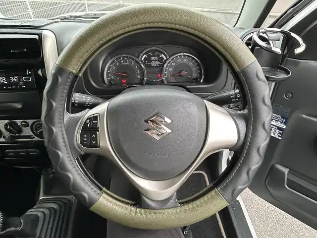 スズキ ジムニー ランドベンチャー 佐賀県 2015(平27)年 7.1万km パールホワイト 5MT/4WD/CDオーディオ/運転席シートヒーター/ハーフレザーシート/ETC/フォグランプ/純正16インチアルミホイール/スペアキー×１/リモコンキー/取扱説明書/保証書