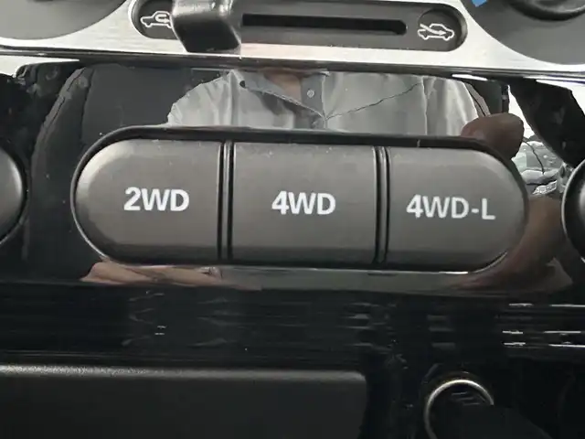 スズキ ジムニー ランドベンチャー 佐賀県 2015(平27)年 7.1万km パールホワイト 5MT/4WD/CDオーディオ/運転席シートヒーター/ハーフレザーシート/ETC/フォグランプ/純正16インチアルミホイール/スペアキー×１/リモコンキー/取扱説明書/保証書