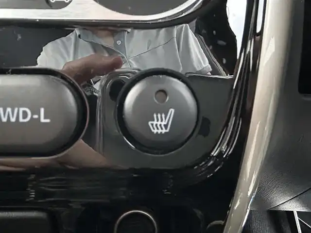 スズキ ジムニー ランドベンチャー 佐賀県 2015(平27)年 7.1万km パールホワイト 5MT/4WD/CDオーディオ/運転席シートヒーター/ハーフレザーシート/ETC/フォグランプ/純正16インチアルミホイール/スペアキー×１/リモコンキー/取扱説明書/保証書