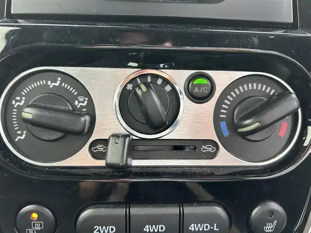 スズキ ジムニー ランドベンチャー 佐賀県 2015(平27)年 7.1万km パールホワイト 5MT/4WD/CDオーディオ/運転席シートヒーター/ハーフレザーシート/ETC/フォグランプ/純正16インチアルミホイール/スペアキー×１/リモコンキー/取扱説明書/保証書