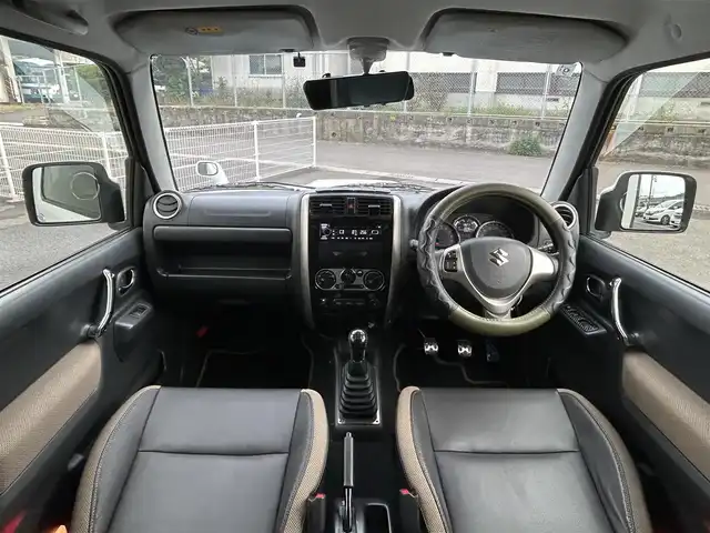 スズキ ジムニー ランドベンチャー 佐賀県 2015(平27)年 7.1万km パールホワイト 5MT/4WD/CDオーディオ/運転席シートヒーター/ハーフレザーシート/ETC/フォグランプ/純正16インチアルミホイール/スペアキー×１/リモコンキー/取扱説明書/保証書